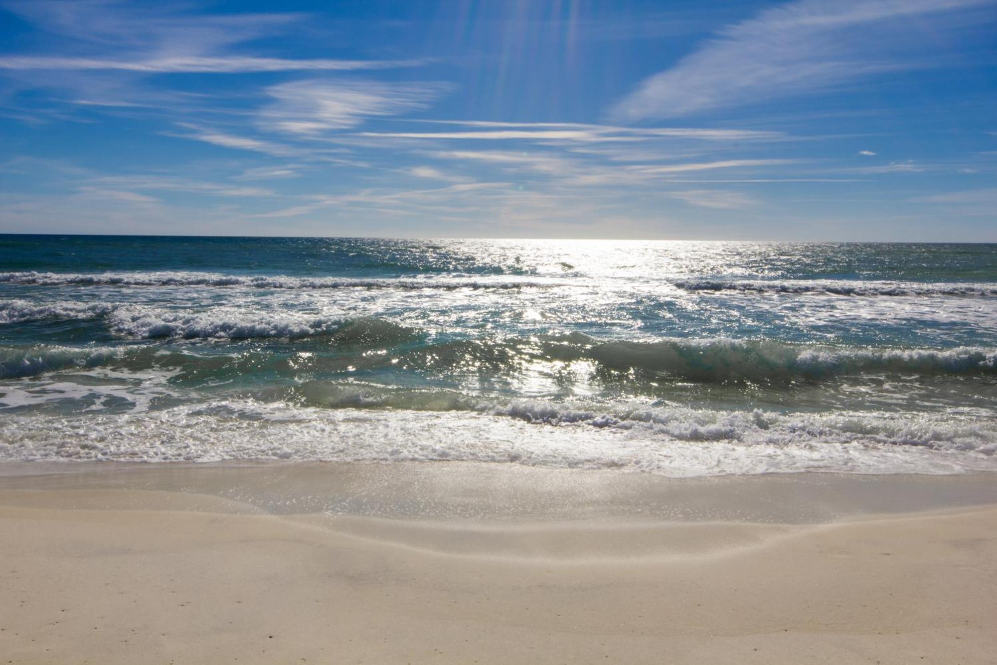 Tidewater Escape: 1br/2ba Beachfront Condo, Sleeps 6, Gulf Views & Comfort!