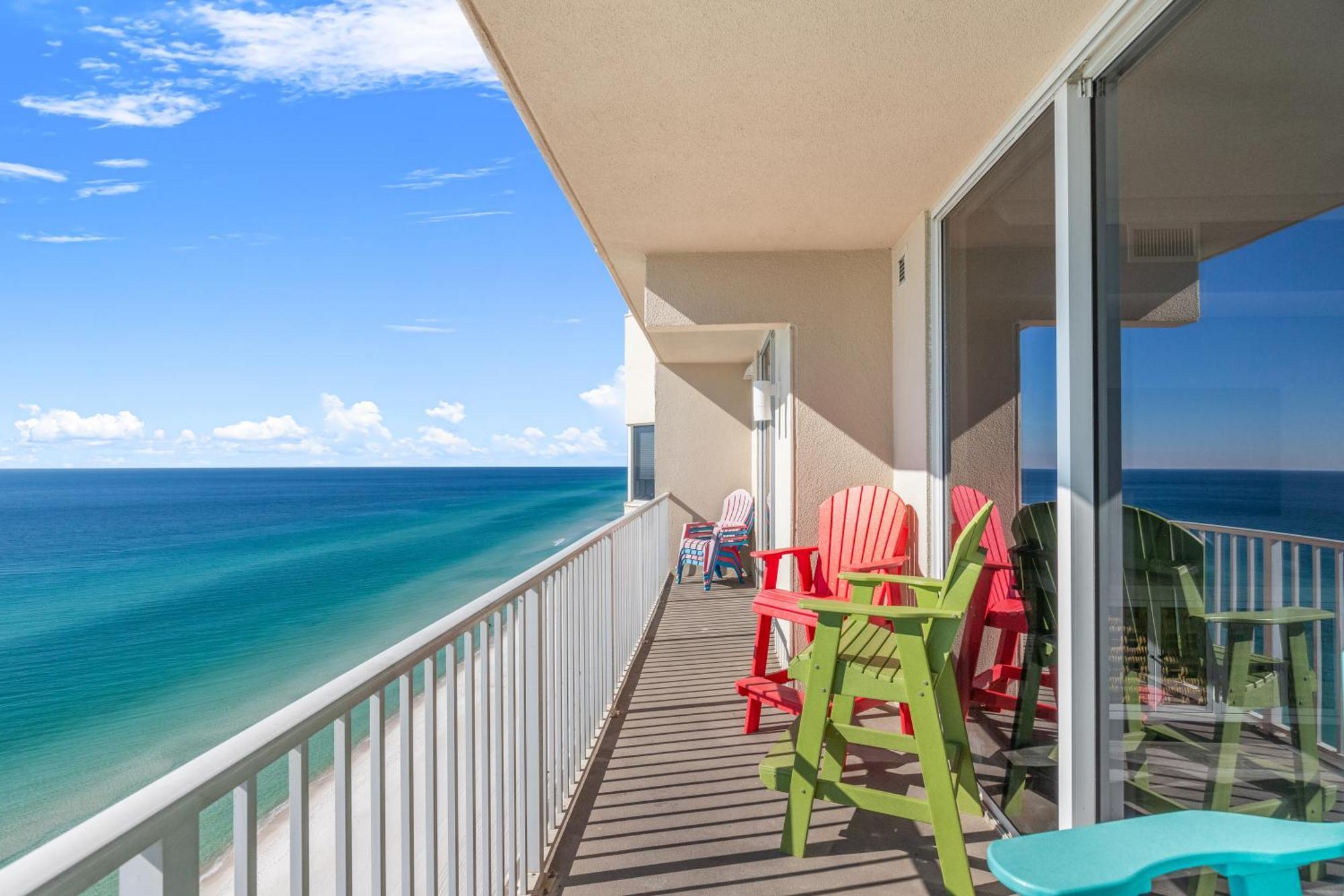 Tidewater Escape: 1br/2ba Beachfront Condo, Sleeps 6, Gulf Views & Comfort!