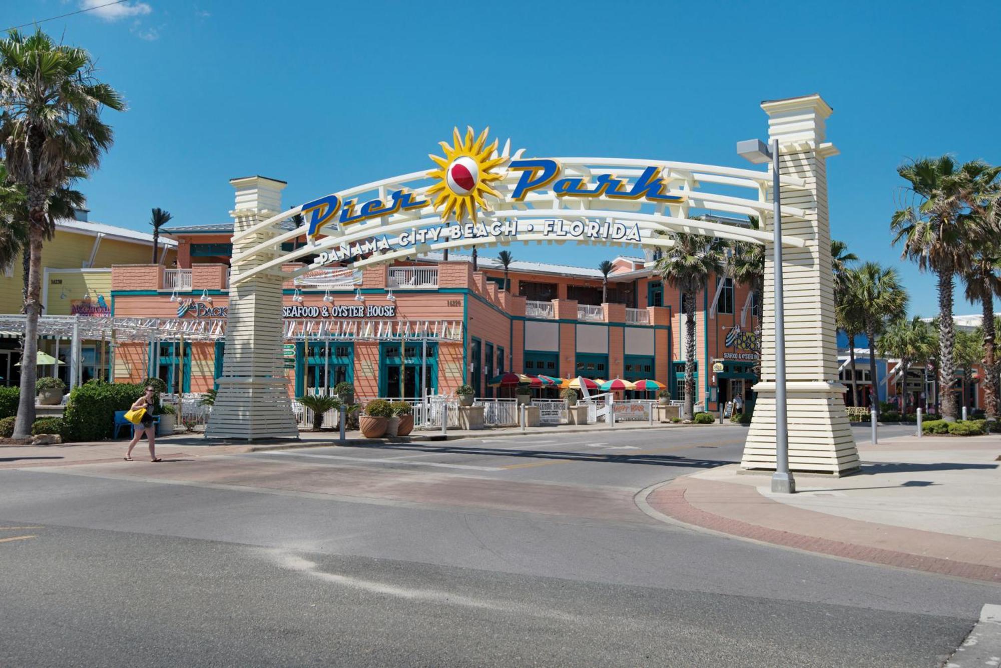 Tidewater Escape: 1br/2ba Beachfront Condo, Sleeps 6, Gulf Views & Comfort! Holiday home *