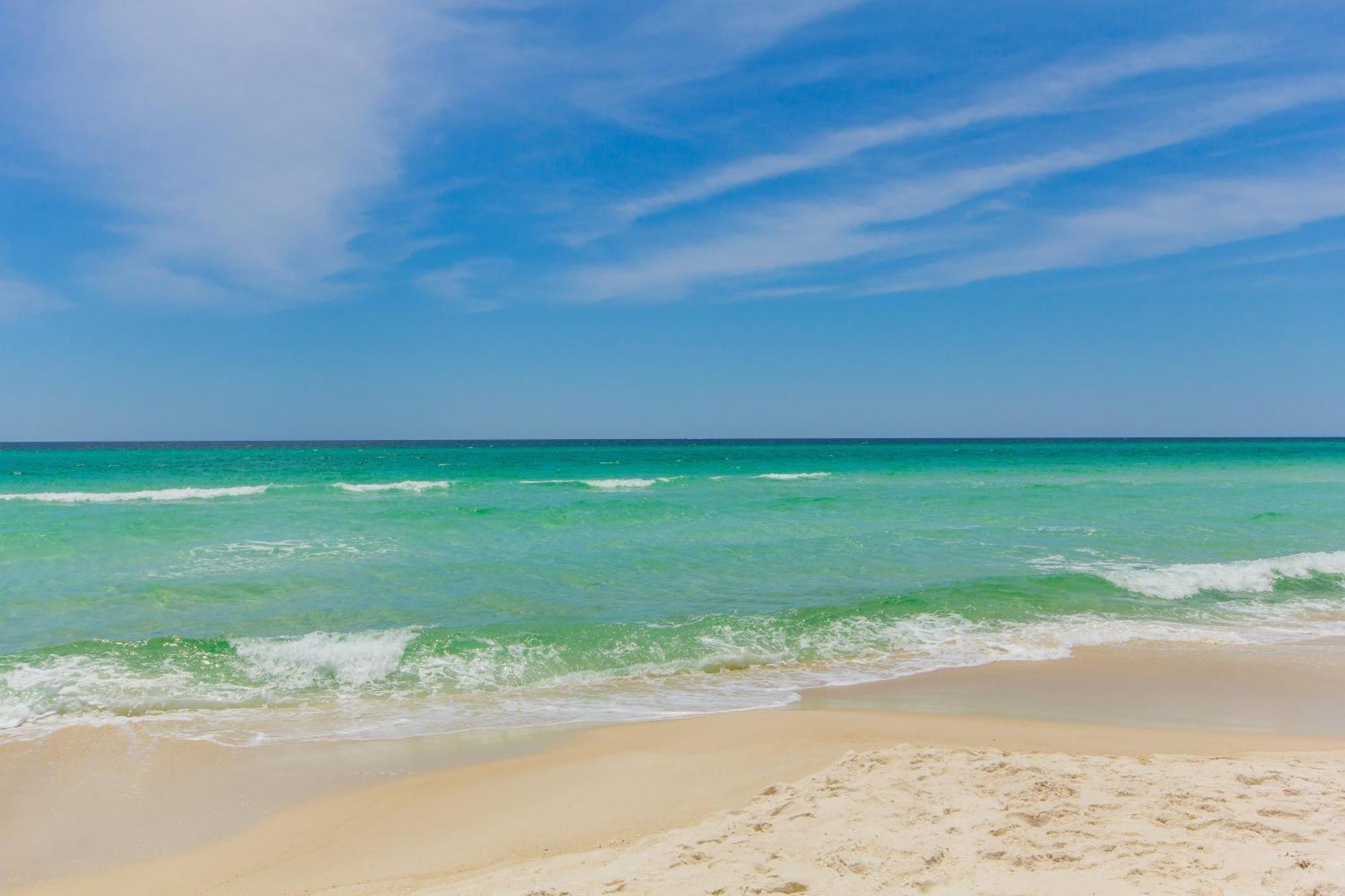 Tidewater Escape: 1br/2ba Beachfront Condo, Sleeps 6, Gulf Views & Comfort! *