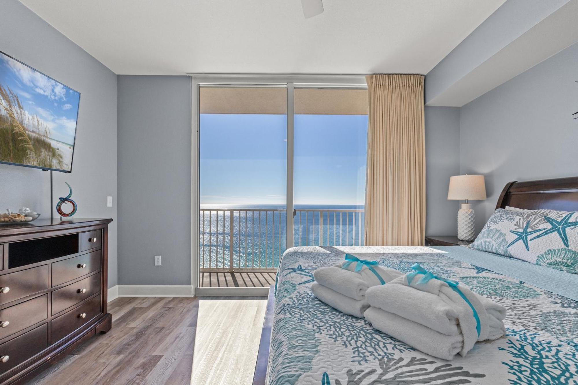 Tidewater Escape: 1br/2ba Beachfront Condo, Sleeps 6, Gulf Views & Comfort! * Panama City Beach