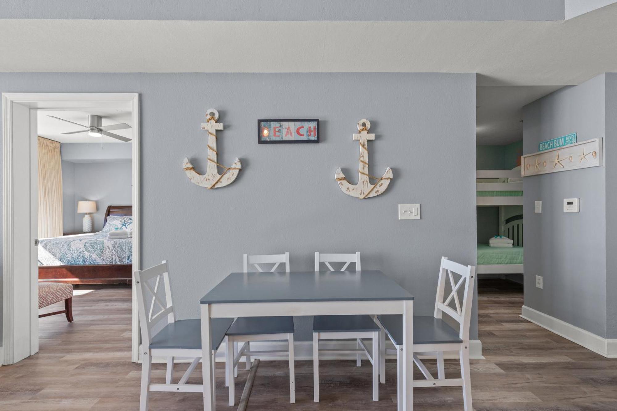 Tidewater Escape: 1br/2ba Beachfront Condo, Sleeps 6, Gulf Views & Comfort! *