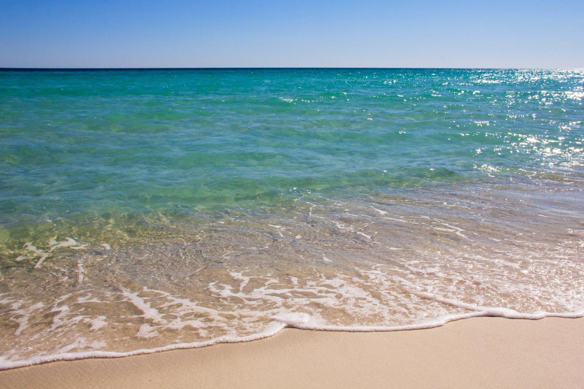 Tidewater Escape: 1br/2ba Beachfront Condo, Sleeps 6, Gulf Views & Comfort! Panama City Beach