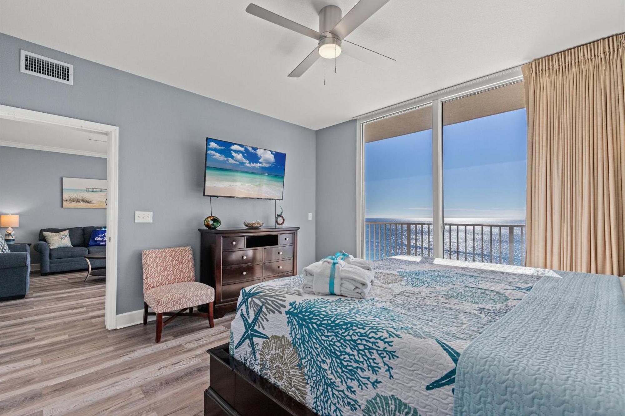 Tidewater Escape: 1br/2ba Beachfront Condo, Sleeps 6, Gulf Views & Comfort! Panama City Beach