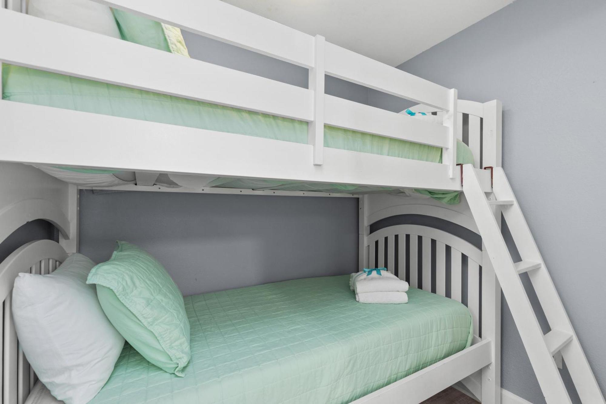 Tidewater Escape: 1br/2ba Beachfront Condo, Sleeps 6, Gulf Views & Comfort!