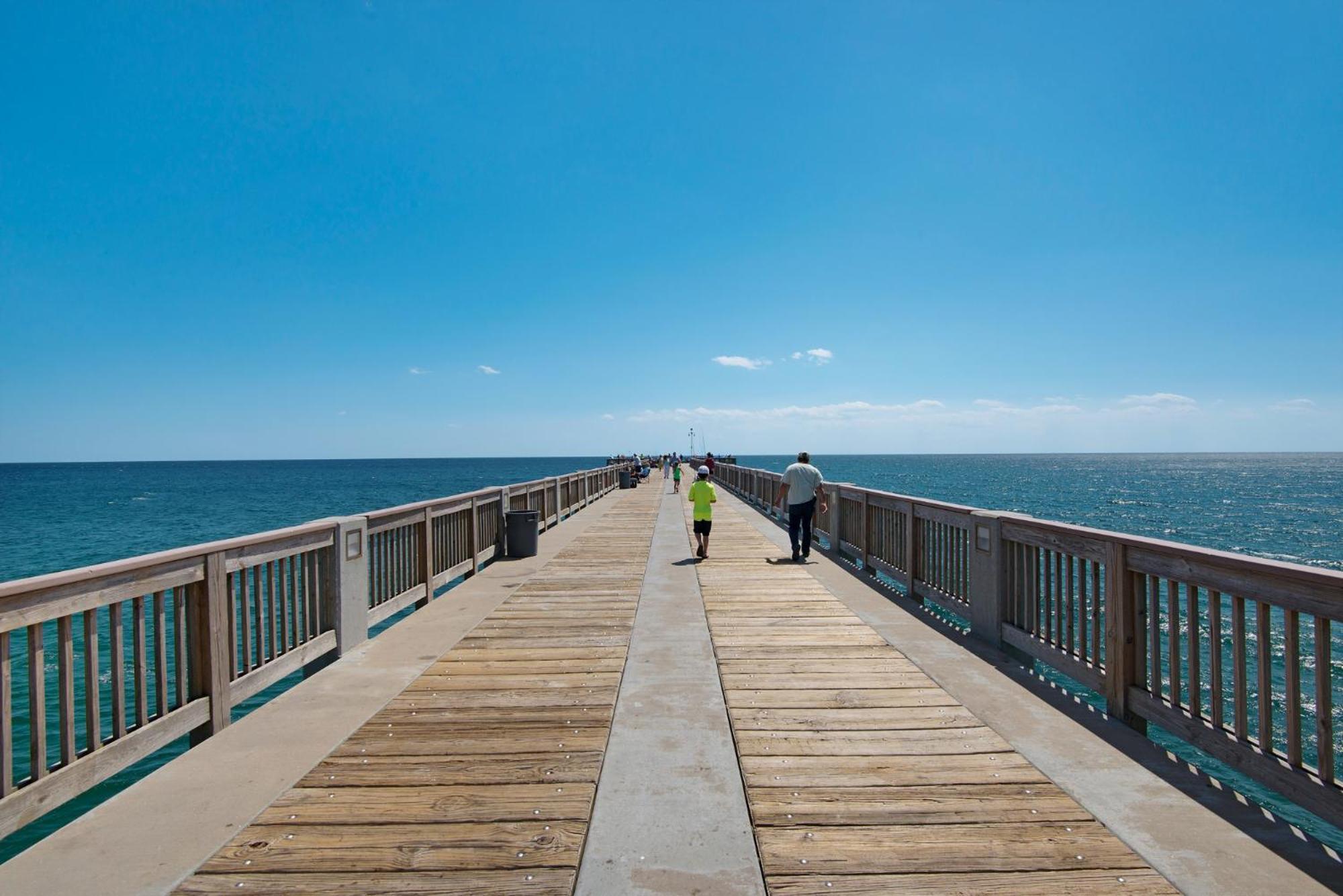 Tidewater Escape: 1br/2ba Beachfront Condo, Sleeps 6, Gulf Views & Comfort! Panama City Beach