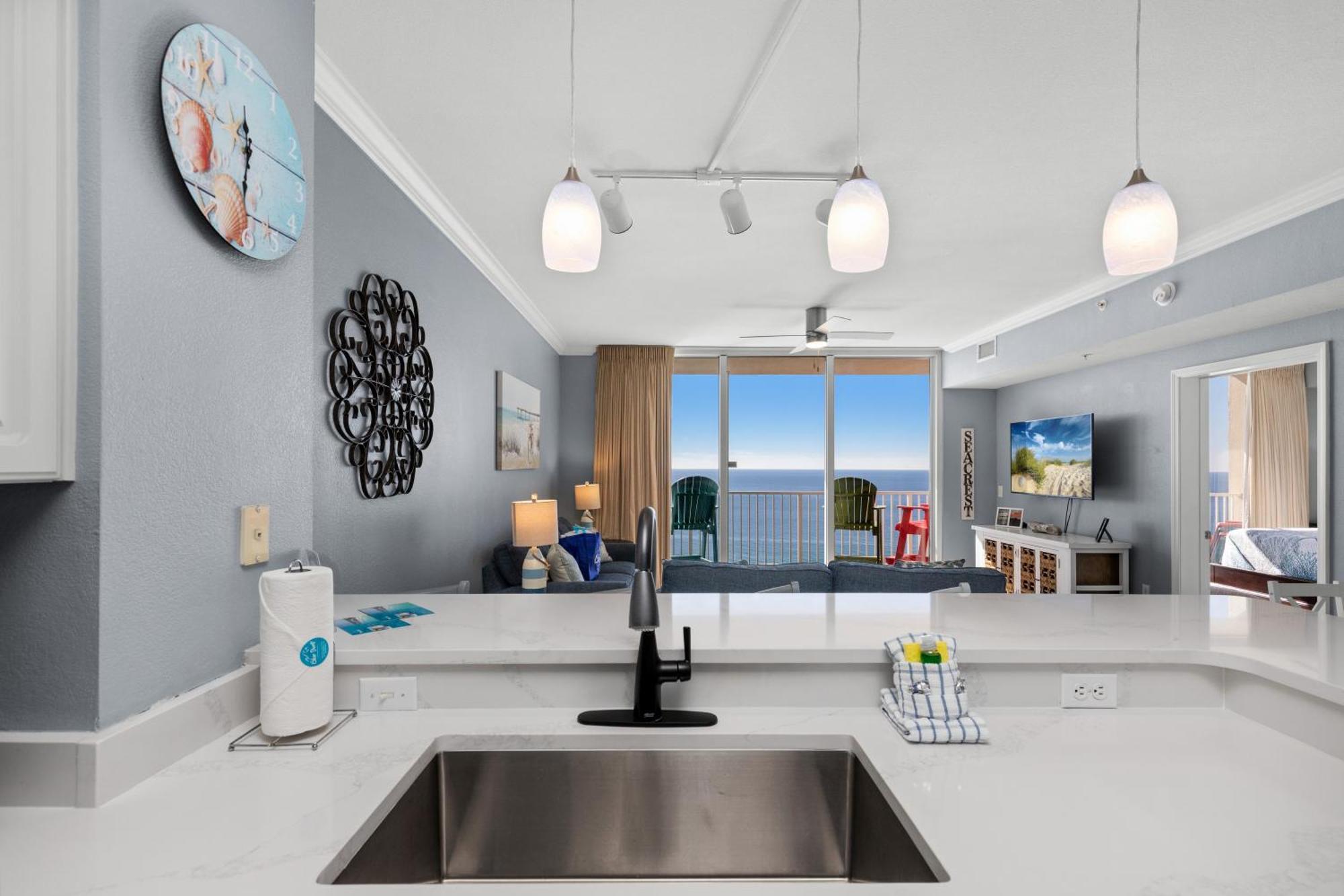 Tidewater Escape: 1br/2ba Beachfront Condo, Sleeps 6, Gulf Views & Comfort! * Panama City Beach