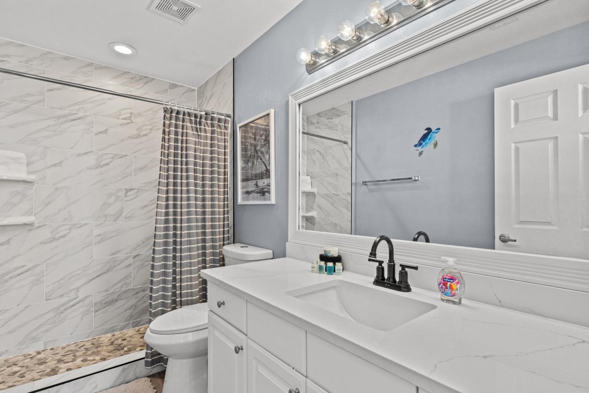 Tidewater Escape: 1br/2ba Beachfront Condo, Sleeps 6, Gulf Views & Comfort! Panama City Beach
