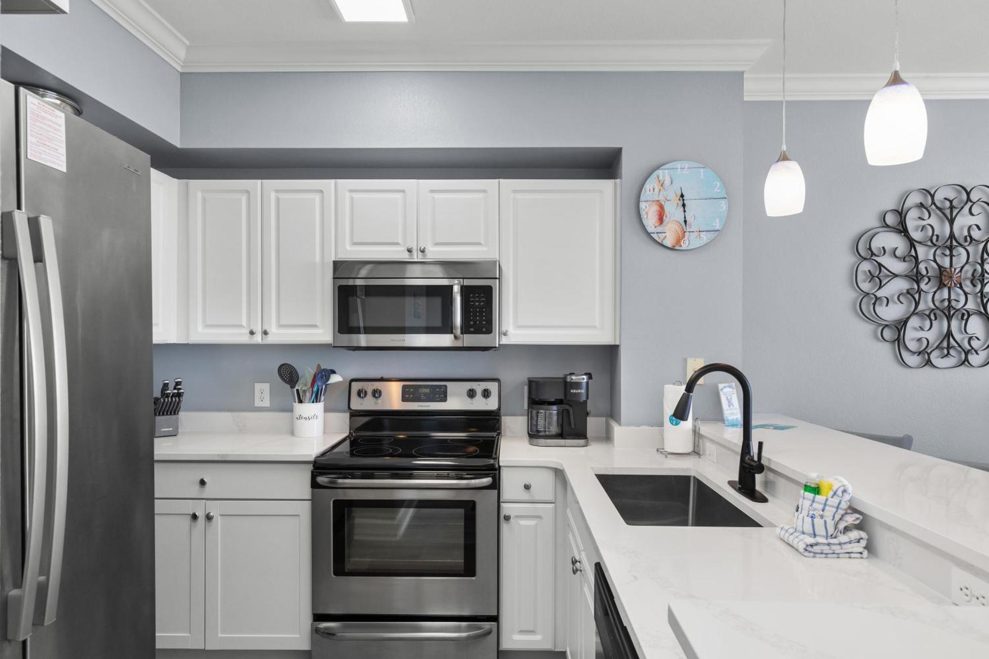 Holiday home Tidewater Escape: 1br/2ba Beachfront Condo, Sleeps 6, Gulf Views & Comfort!