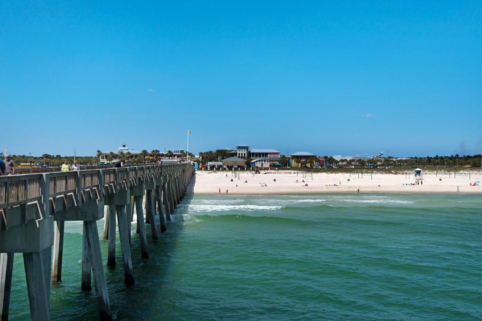 Tidewater Escape: 1br/2ba Beachfront Condo, Sleeps 6, Gulf Views & Comfort! Panama City Beach