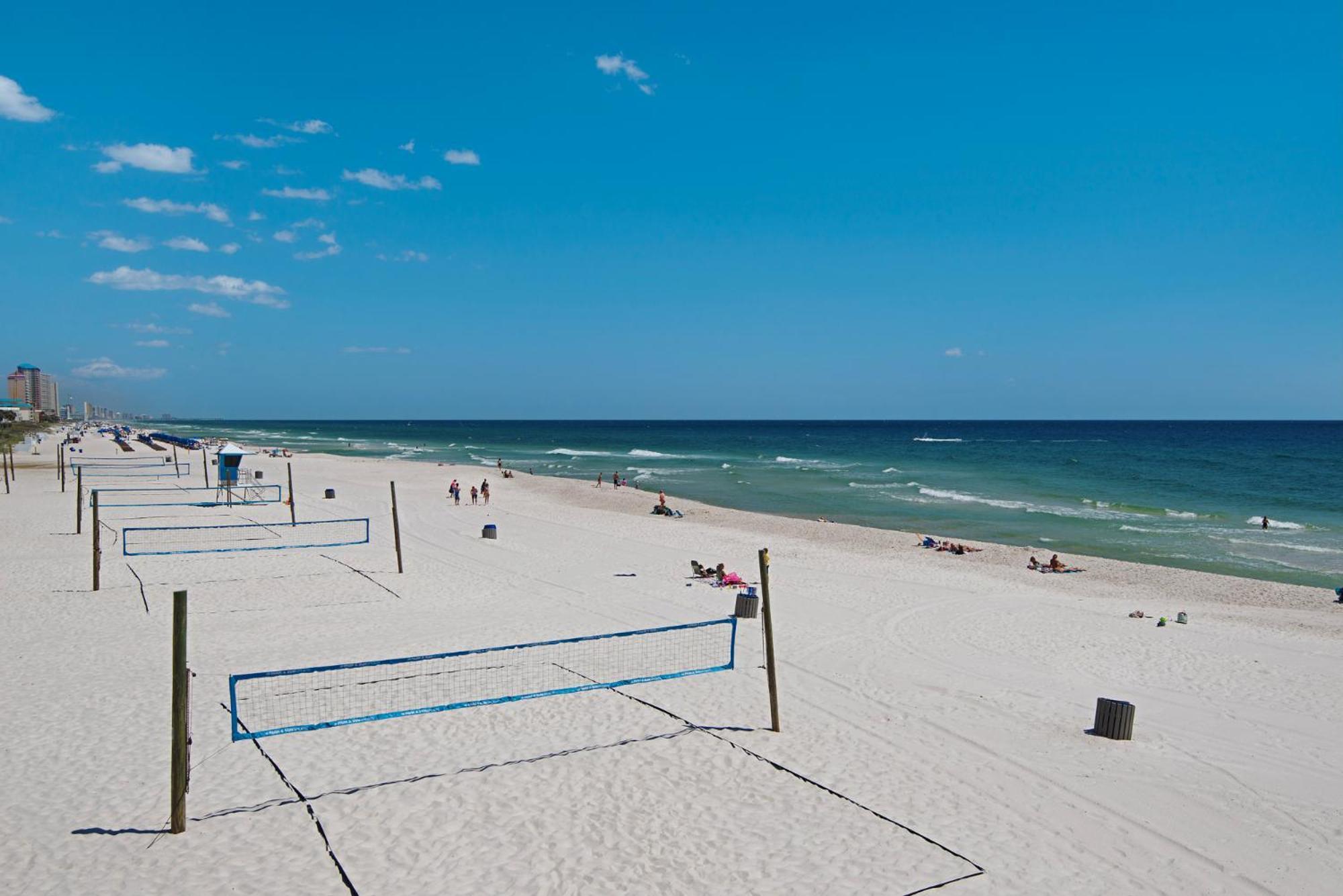 Tidewater Escape: 1br/2ba Beachfront Condo, Sleeps 6, Gulf Views & Comfort! Holiday home *